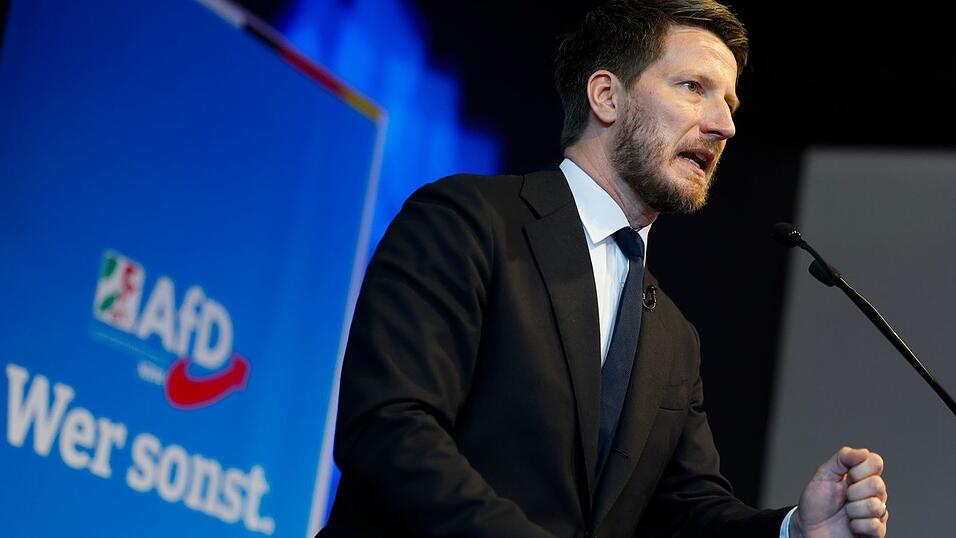 NRW-AfD-Chef Martin Vincentz stellte sich gegen Forderungen der AfD-Bundesspitze den Parteitag zur Bestimmung von Landtagswahlkandidaten abzubrechen und neu zu starten. NRW-AfD-Chef Martin Vincentz stellte sich gegen Forderungen der AfD-Bundesspitze den Parteitag zur Bestimmung von Landtagswahlkandidaten abzubrechen und neu zu starten.