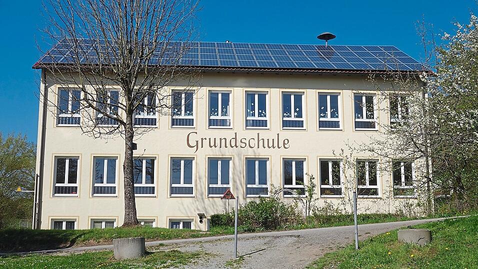 Die Umgestaltung des vormaligen Grattersdorfer Schulhauses zu einem B&uuml;rgerzentrum ist f&uuml;r die Gemeinde eine gro&szlig;e Herausforderung.