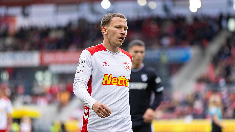 Gegen Verl sind die Regensburger um 2:0-Torschütze Phil Beckhoff stark in die Englische Woche gestartet - der letzte Sieg in der Fremde liegt allerdings nunmehr eineinhalb Jahre zurück.