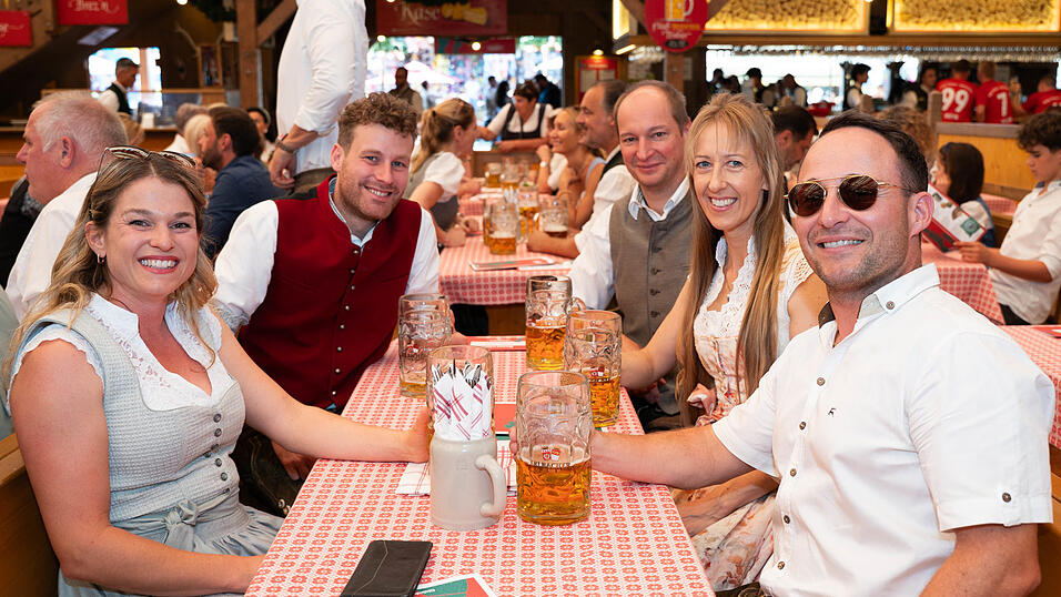 Die Partybilder vom Mittwoch, 12. August, aus dem Festzelt Krönner. Die Partybilder vom Mittwoch, 12. August, aus dem Festzelt Krönner.