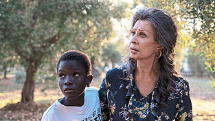 Vom Schicksal gebeutelt, gemeinsam stark: Madame Rosa (Sophia Loren) und ihr Sch&uuml;tzling Momo (Ibrahima Gueye)