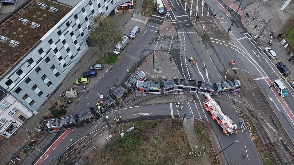 Der Fahrer der Stra&szlig;enbahn erlitt einen Schock.