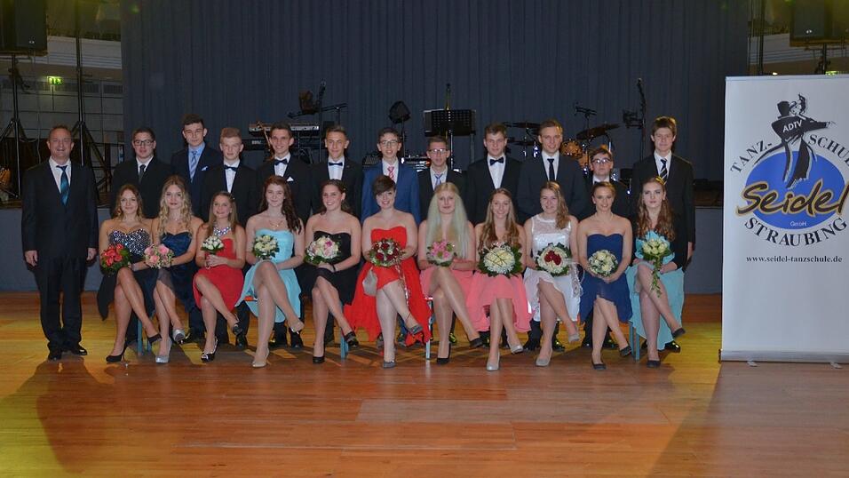 Die Bilder vom Abschlussball der Tanzschule Seidel in der Fraunhofer-Halle am 28. November. Die Bilder vom Abschlussball der Tanzschule Seidel in der Fraunhofer-Halle am 28. November.