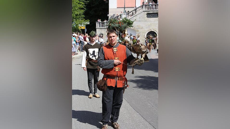 Die schönsten Augenblicke des historischen Drachenstich-Festzuges 2016. Die schönsten Augenblicke des historischen Drachenstich-Festzuges 2016.