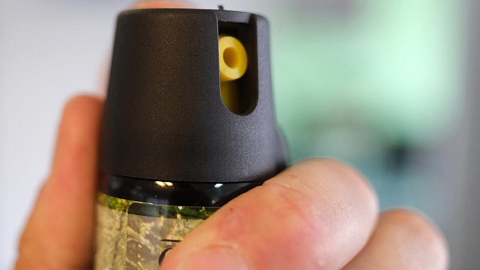 Die Frau soll laut Anklage zwei Personen mit Tierabwehrspray bespr&uuml;ht haben. (Symbolbild)