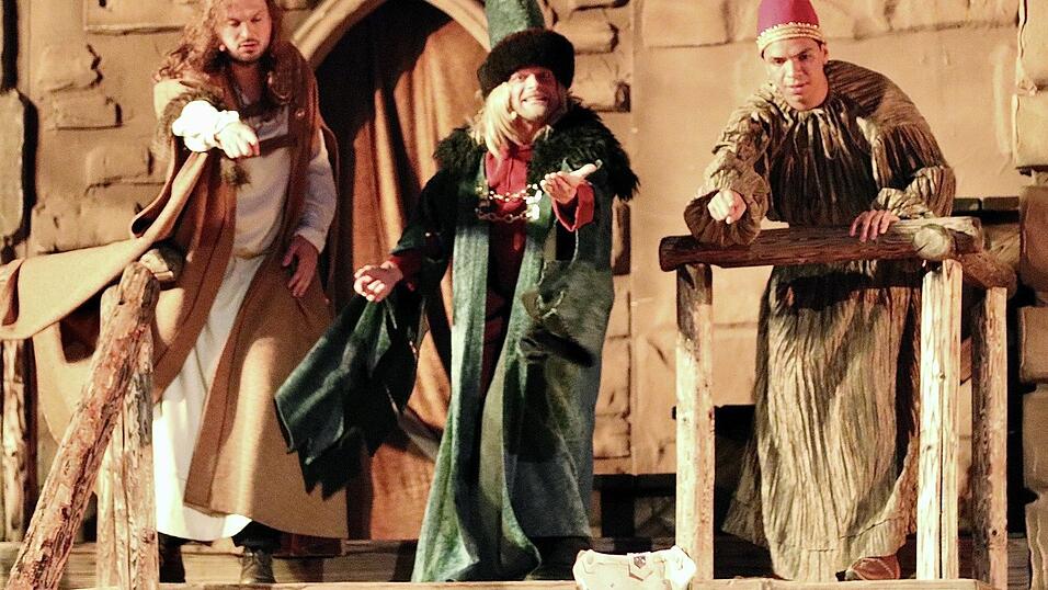 Eindr&uuml;cke von der Gruppe 'blau', die am Freitagabend die Drachenstich-Premiere gespielt hat.