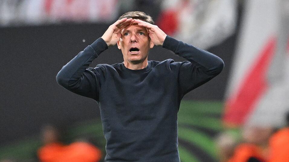 Großchance vergeben: Palace-Trainer Oliver Glasner kann es nicht fassen. Großchance vergeben: Palace-Trainer Oliver Glasner kann es nicht fassen.