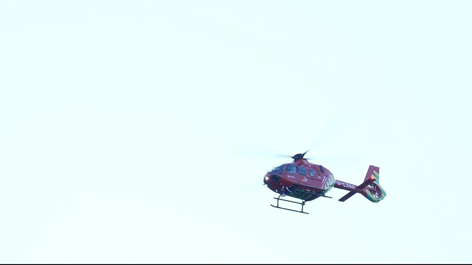 Mehr als 20 Rettungswagen sowie sechs Rettungshubschrauber waren im Einsatz. Mehr als 20 Rettungswagen sowie sechs Rettungshubschrauber waren im Einsatz.