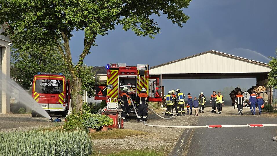 Neun Feuerwehren waren an der Großübung beteiligt. Neun Feuerwehren waren an der Großübung beteiligt.