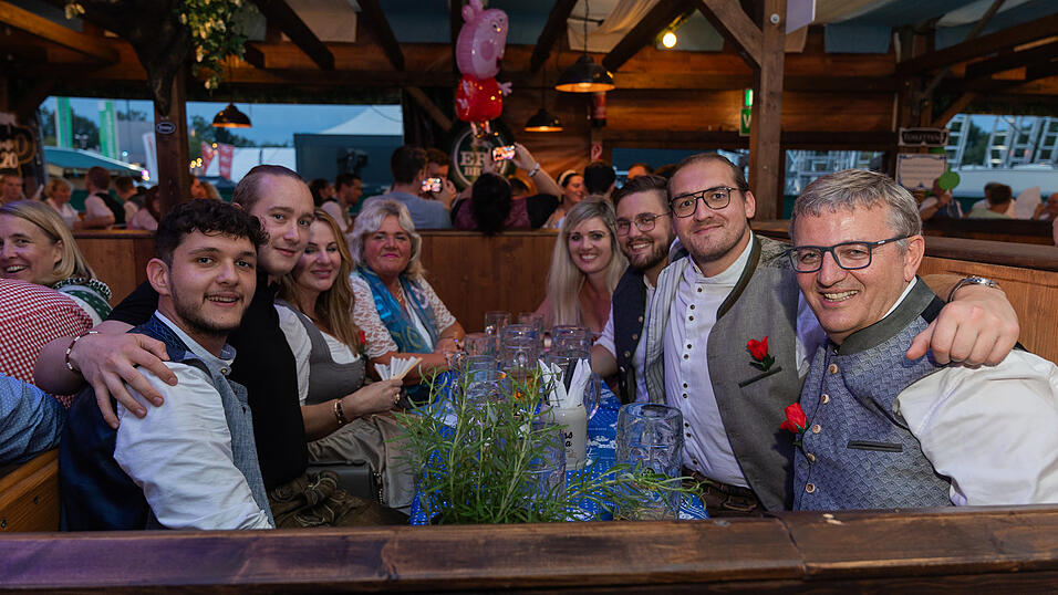 Die Partybilder vom Donnerstag, 17. August 2023, aus dem Festzelt Wenisch. Die Partybilder vom Donnerstag, 17. August 2023, aus dem Festzelt Wenisch.