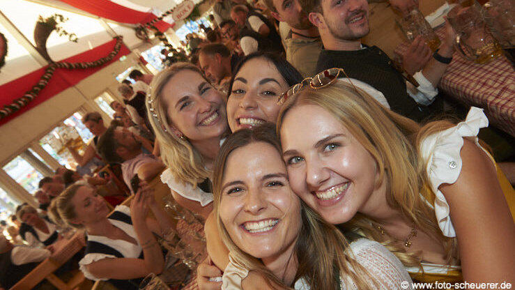 Die Partybilder vom Freitag, 8. August, aus dem Festzelt Lechner. Die Partybilder vom Freitag, 8. August, aus dem Festzelt Lechner.