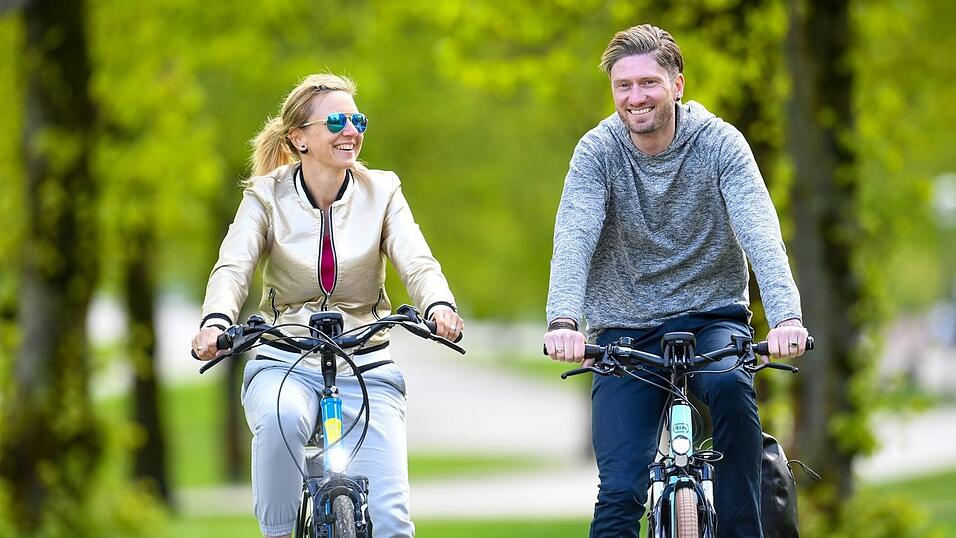 Fit by Bike: Fahrradfahren ist gut für Körper und Seele. Fit by Bike: Fahrradfahren ist gut für Körper und Seele.