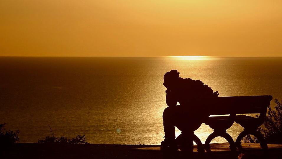 Die Feuerwehr hatte zuletzt Fortschritten bei den Löscharbeiten gemeldet. Die Feuerwehr hatte zuletzt Fortschritten bei den Löscharbeiten gemeldet.