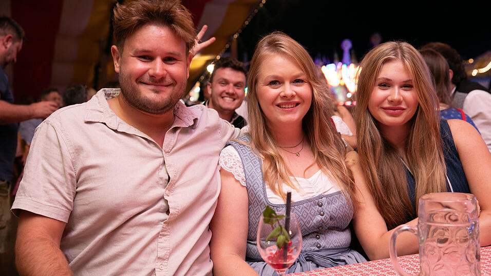 Die Partybilder vom Montag, 11. August, aus dem Festzelt Krönner. Die Partybilder vom Montag, 11. August, aus dem Festzelt Krönner.