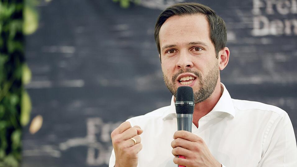 Fachkräftemangel müsse mit Bildung und einer Reform der Einwanderungspolitik bekämpft werden, betont Martin Hagen.