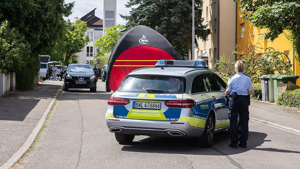 Die schwer verletzte Frau starb später im Krankenhaus. Die schwer verletzte Frau starb später im Krankenhaus.