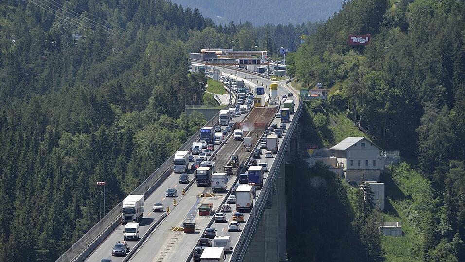 Die Brennerautobahn gilt als meistbefahrene Verkehrsverbindung von Mittel- und Nordeuropa nach Italien. (Archivbild)