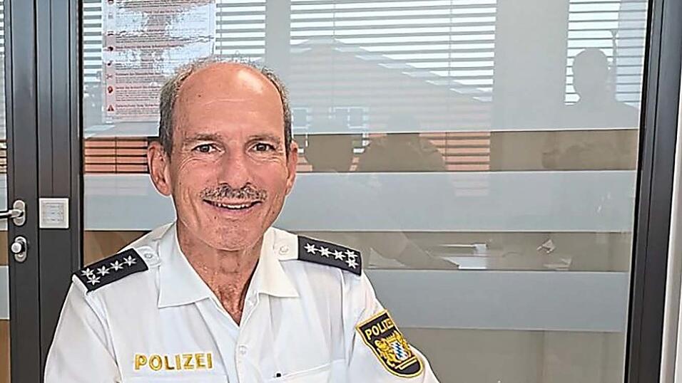 Plattlings Polizeichef Elmar Kastl rät: Seien Sie misstrauisch! Lieber einmal unhöflich, als dem Ersparten für immer Lebewohl zu sagen. Plattlings Polizeichef Elmar Kastl rät: Seien Sie misstrauisch! Lieber einmal unhöflich, als dem Ersparten für immer Lebewohl zu sagen.