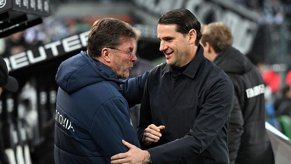 Der ehemalige Gladbacher Trainer Dieter Hecking wird im Borussia-Park freundlich bergüßt. Der ehemalige Gladbacher Trainer Dieter Hecking wird im Borussia-Park freundlich bergüßt.