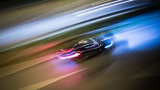 Der Autofahrer versuchte, vor der Polizei zu flüchten. (Symbolbild) Der Autofahrer versuchte, vor der Polizei zu flüchten. (Symbolbild)