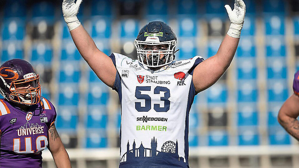 Jubelt vielleicht bald in der NFL: Dominik Ondra, hier bei einem Spiel mit den Straubing Spiders im Juli 2022 in der PSD Bank Arena gegen Frankfurt Universe. Jubelt vielleicht bald in der NFL: Dominik Ondra, hier bei einem Spiel mit den Straubing Spiders im Juli 2022 in der PSD Bank Arena gegen Frankfurt Universe.