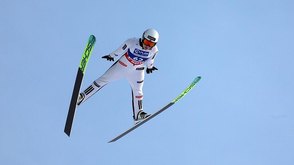 Die Norwegerin Strøm wurde wegen einer zweiten Sohle disqualifiziert. Die Norwegerin Strøm wurde wegen einer zweiten Sohle disqualifiziert.