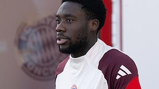 Alphonso Davies trainiert wieder in München. (Archivbild) Alphonso Davies trainiert wieder in München. (Archivbild)
