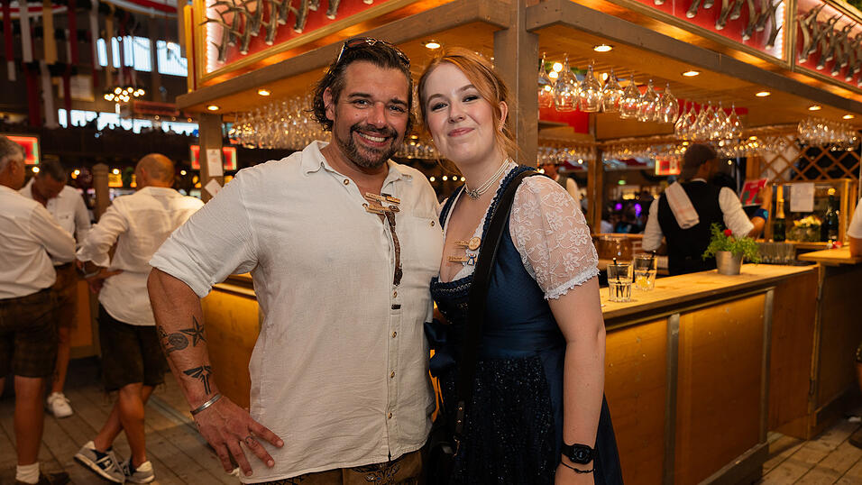 Die Partybilder vom Samstag, 19. August 2023, aus dem Festzelt Krönner. Die Partybilder vom Samstag, 19. August 2023, aus dem Festzelt Krönner.