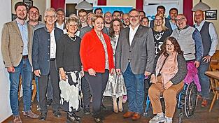 Das Bild zeigt die Kandidaten der CSU für die Kommunalwahl am 8. März. Dabei ist auch Claudia Geilersdorfer (vorn, vierte von links), die auch als Landrätin kandidiert. Das Bild zeigt die Kandidaten der CSU für die Kommunalwahl am 8. März. Dabei ist auch Claudia Geilersdorfer (vorn, vierte von links), die auch als Landrätin kandidiert.