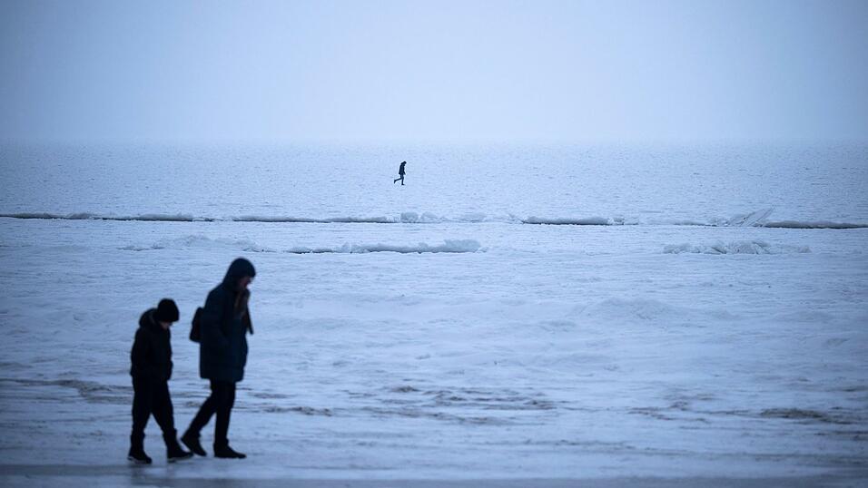Im Nordosten erwartet der DWD regional noch leichten Dauerfrost.