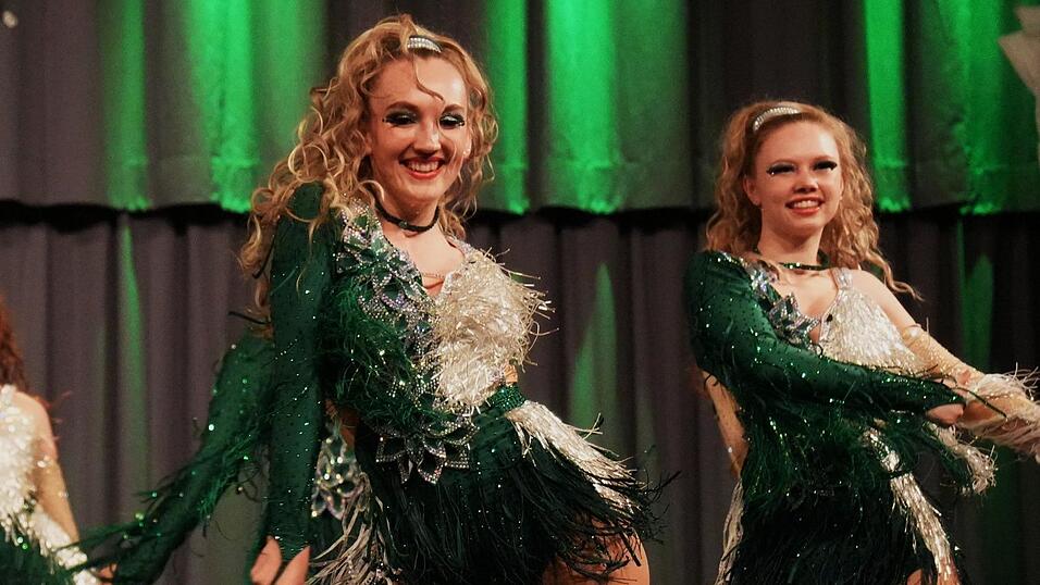 Grazil und mit Eleganz pr&auml;sentierten sich die &bdquo;Showfunken&ldquo; aus Furth.