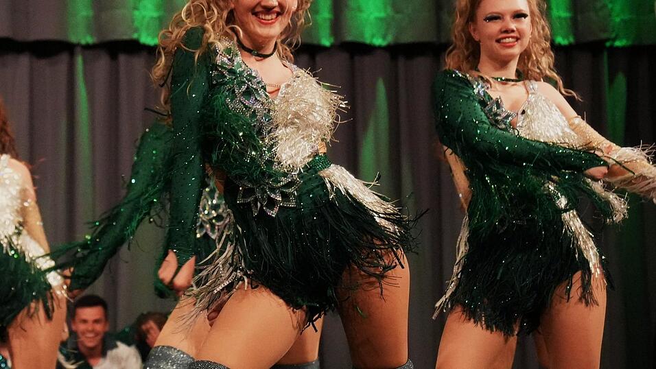 Graziel und mit Eleganz pr&auml;sentierten sich die &bdquo;Showfunken&ldquo; aus Furth.