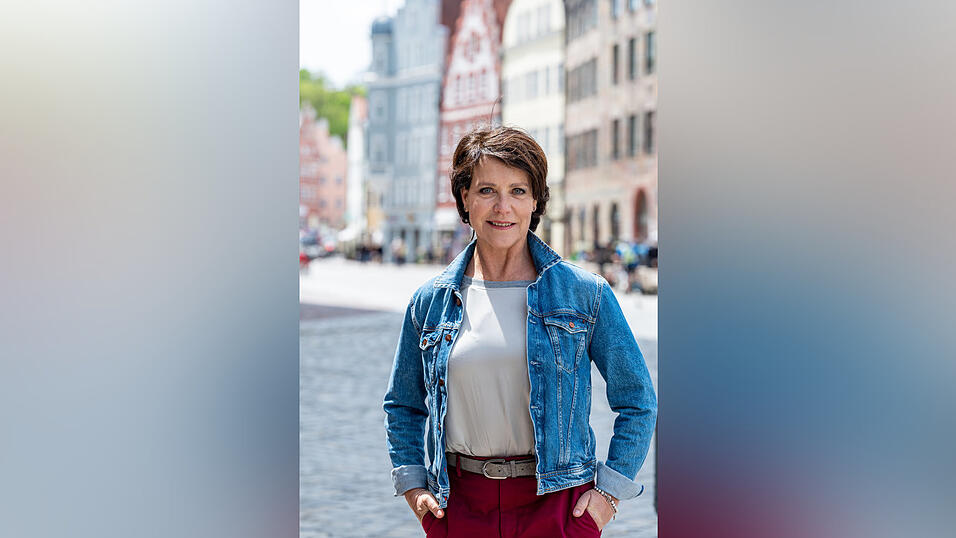 Janina Hartwig wird von OB Alexander Putz interviewt. Janina Hartwig wird von OB Alexander Putz interviewt.