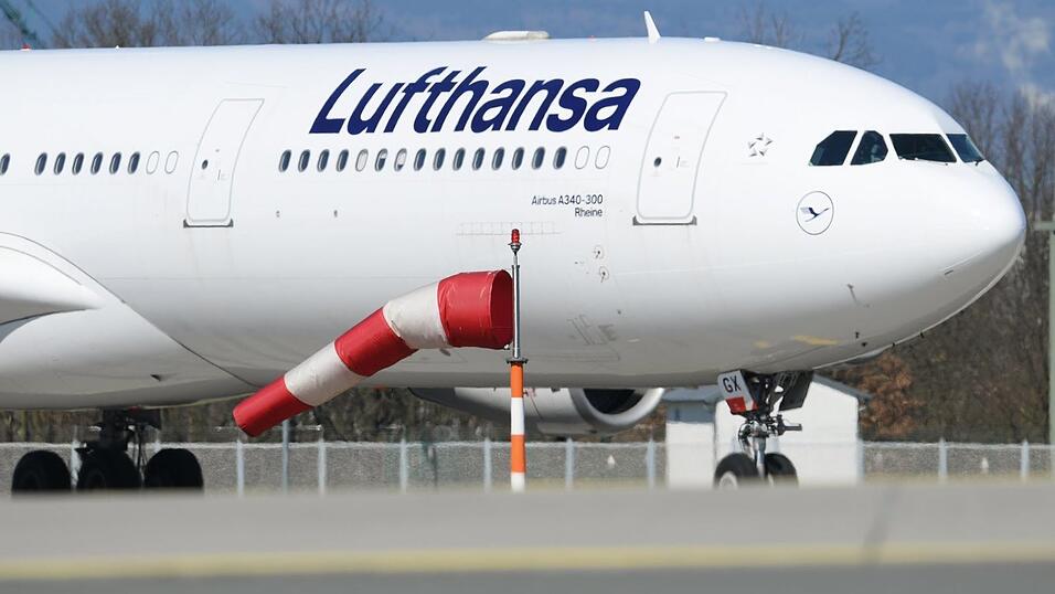 Die Bundesregierung schickte einen Lufthansa-Airbus zu einem ersten Evakuierungsflug nach Oman. (Archivbild)