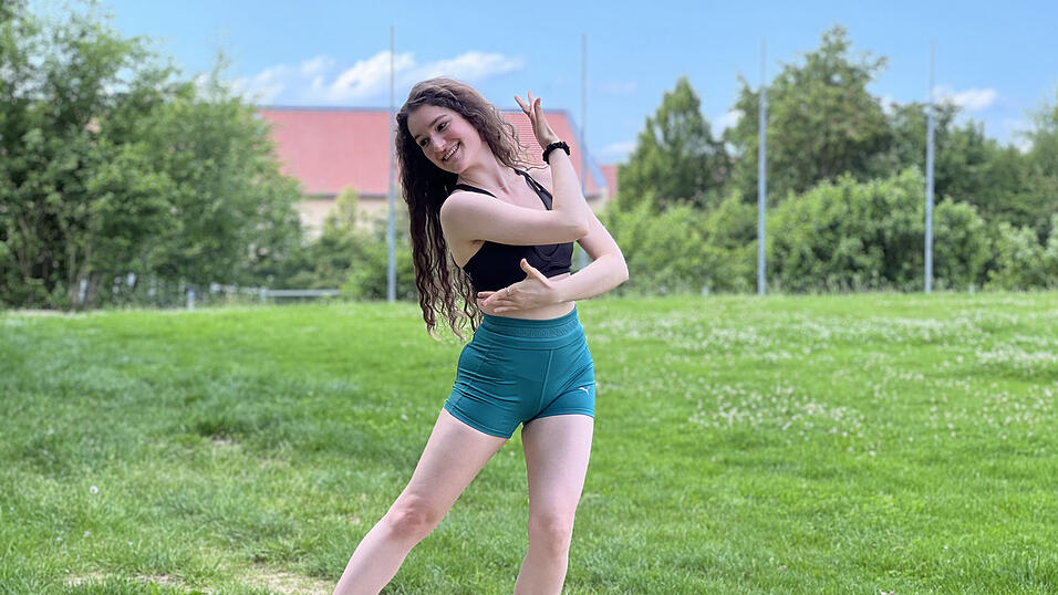 Anna G&ouml;tz-Rigaud tanzte bei der Er&ouml;ffnungsfeier der Fu&szlig;ball-EM mit.