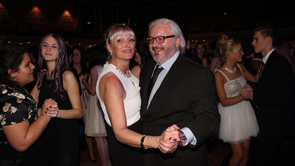 Die Bilder vom Abschlussball der Tanzschule Seidel in der Fraunhofer-Halle am 28. November. Die Bilder vom Abschlussball der Tanzschule Seidel in der Fraunhofer-Halle am 28. November.