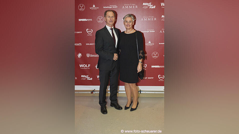 Die Metzgerzunft hat am Samstagabend in die Joseph-von-Fraunhofer-Halle eingeladen. Die Metzgerzunft hat am Samstagabend in die Joseph-von-Fraunhofer-Halle eingeladen.