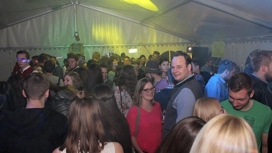 Die besten Bilder vom Wein- und Wei&szlig;bierfest des Burschenvereins Arth und der M&auml;dchengruppe.