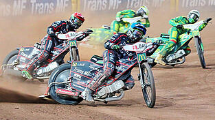 Griff in eine „Wundertüte“: Charles Wright (von links), Kevin Wölbert und ihre „Teufel“ erwarten zur Heimpremiere am 19. April den Klassenneuling Sportowy Slask Swietochlowice. Griff in eine „Wundertüte“: Charles Wright (von links), Kevin Wölbert und ihre „Teufel“ erwarten zur Heimpremiere am 19. April den Klassenneuling Sportowy Slask Swietochlowice.