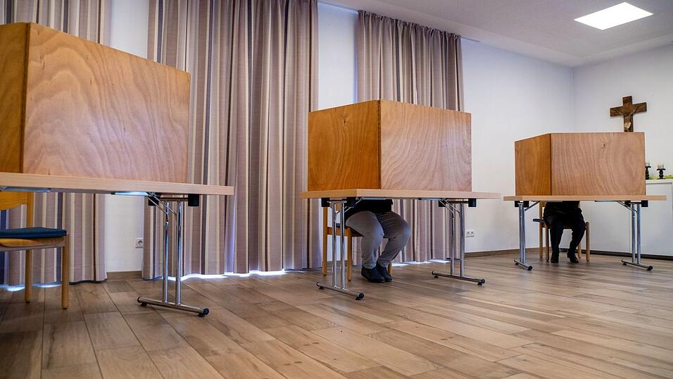 Auch bei der Stichwahl sind die Wahllokale offen. (Archivbild)