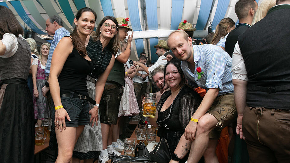Die Partybilder vom Samstag, 16. August, aus dem Festzelt Wenisch. Die Partybilder vom Samstag, 16. August, aus dem Festzelt Wenisch.
