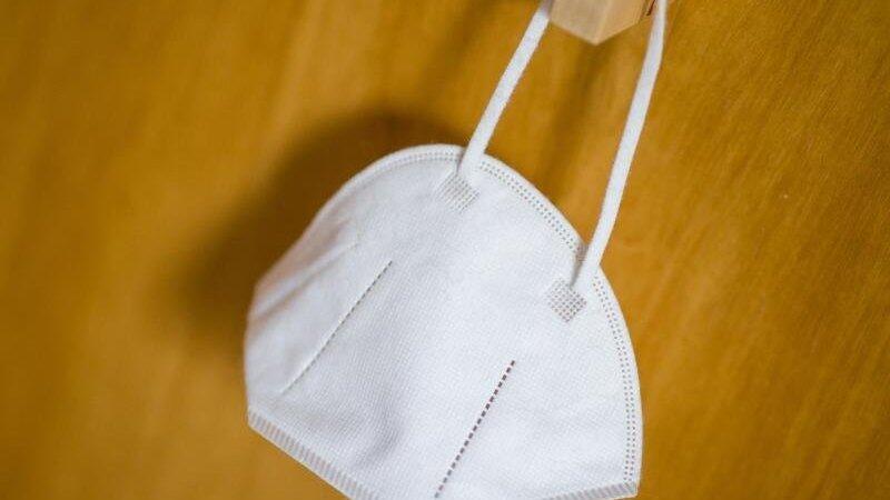 Der Rechnungshof kritisiert die Beschaffung von Corona-Schutzmasken. Der Rechnungshof kritisiert die Beschaffung von Corona-Schutzmasken.