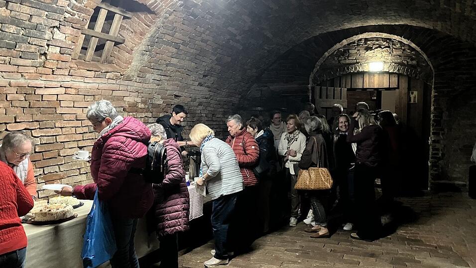 Im Gewölbe in Leonsberg wartete eine Stärkung auf die Teilnehmer. Im Gewölbe in Leonsberg wartete eine Stärkung auf die Teilnehmer.