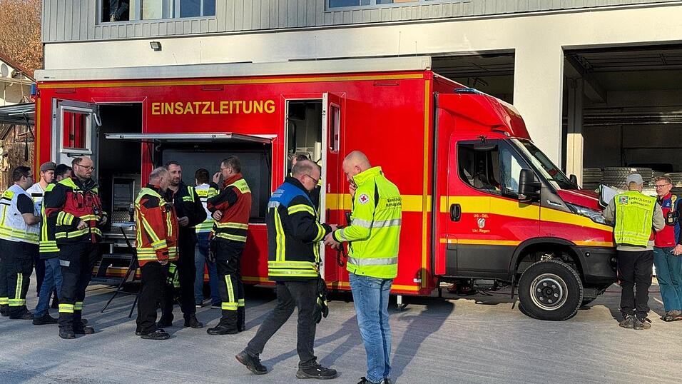 Einsatzkr&auml;fte vor Ort