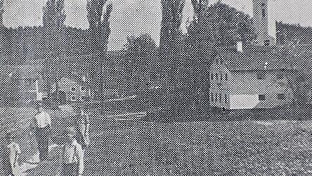Die beiden historischen Aufnahmen von Diemannskirchen und von Helmsdorf stammen von dem Lehrer A. Antesberger aus der Zeit vor 1937: die Kirche Sankt Margareta von Diemannskirchen und die Pappel-Allee von Helmsdorf mit der dortigen Kirche.