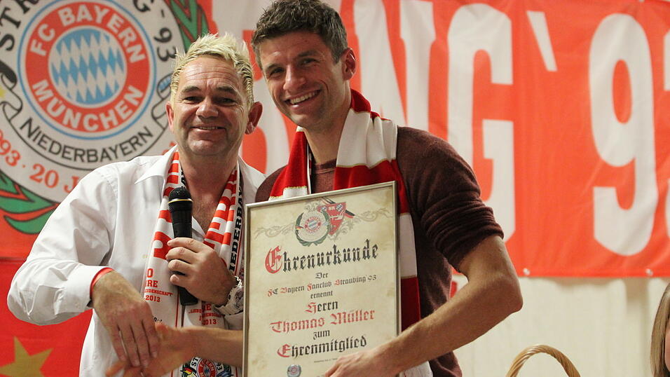 Thomas Müller besuchte am Sonntagnachmittag den 'FC Bayern-Fanclub Straubing '93'. (Foto: Fabian Roßmann) Thomas Müller besuchte am Sonntagnachmittag den 'FC Bayern-Fanclub Straubing '93'. (Foto: Fabian Roßmann)
