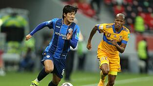 Young-Woo Seol (l) kommt zum FCA. (Archivbild)