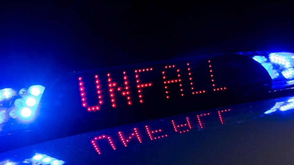 Bei dem Unfall wurde ein Regensburger Landkreisbewohner schwer verletzt. (Symbolbild)