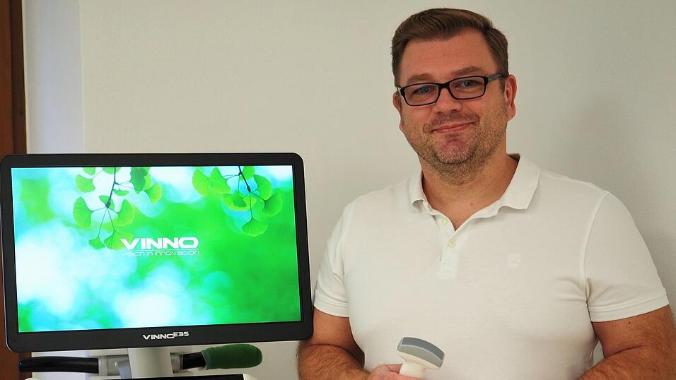 Am Montag ist es soweit: Der neue Arnbrucker Hausarzt Dr. Roland Meixensberger eröffnet seine Praxis in der Wittelsbacher Straße 6. Seine Praxisräume sind mit modernster Medizintechnik ausgestattet. Am Montag ist es soweit: Der neue Arnbrucker Hausarzt Dr. Roland Meixensberger eröffnet seine Praxis in der Wittelsbacher Straße 6. Seine Praxisräume sind mit modernster Medizintechnik ausgestattet.