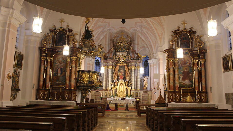 Dass man in der Kirche einfach das Licht einschaltet, wenn es dunkel ist, erscheint heute normal. Anders vor 100 Jahren: Nur dank eines Spenders konnte die Elektrifizierung in der Pfarrkirche Westen bezahlt werden.